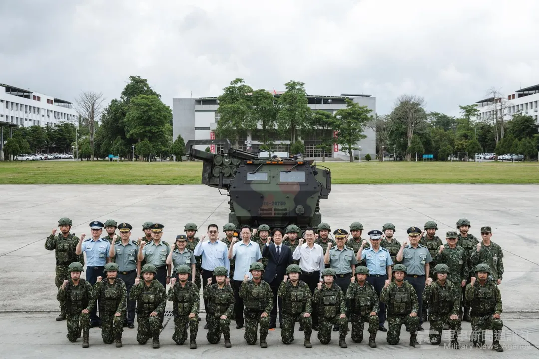 示意圖：賴清德視察海馬士多管火箭部隊。（資料照／軍聞社）