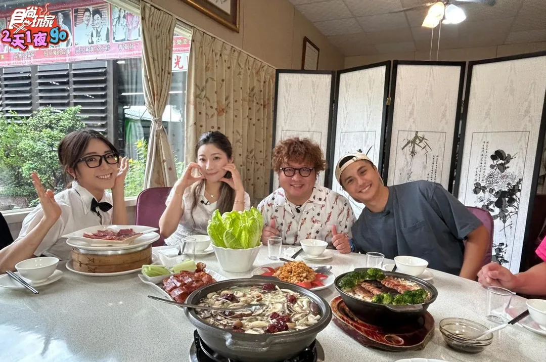 曾子余（右）與梁舒涵（左）為納豆和依依安排七夕約會行程。（圖／TVBS提供）