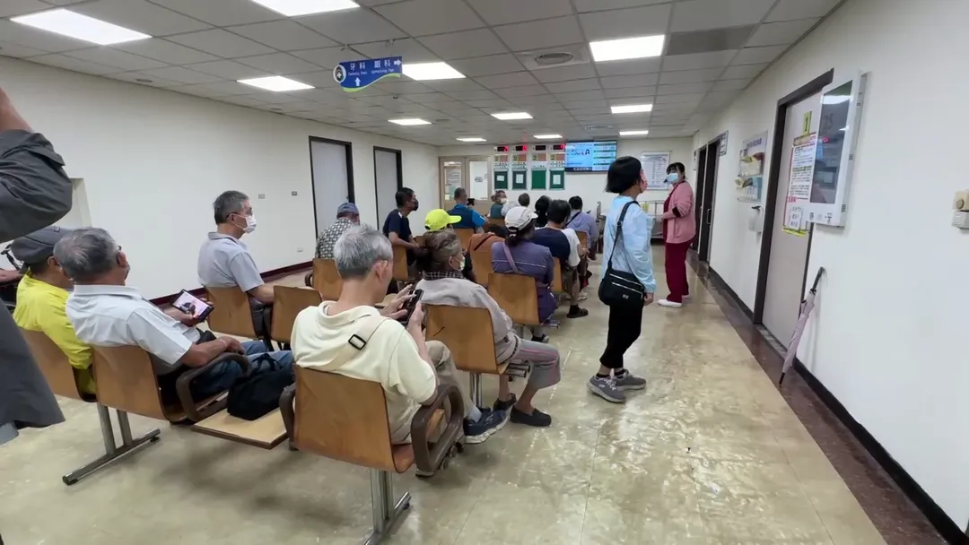 此次加開的631診次涵蓋內科、外科、家醫科、兒科、慢性病門診等常見科別。(圖/中天新聞)