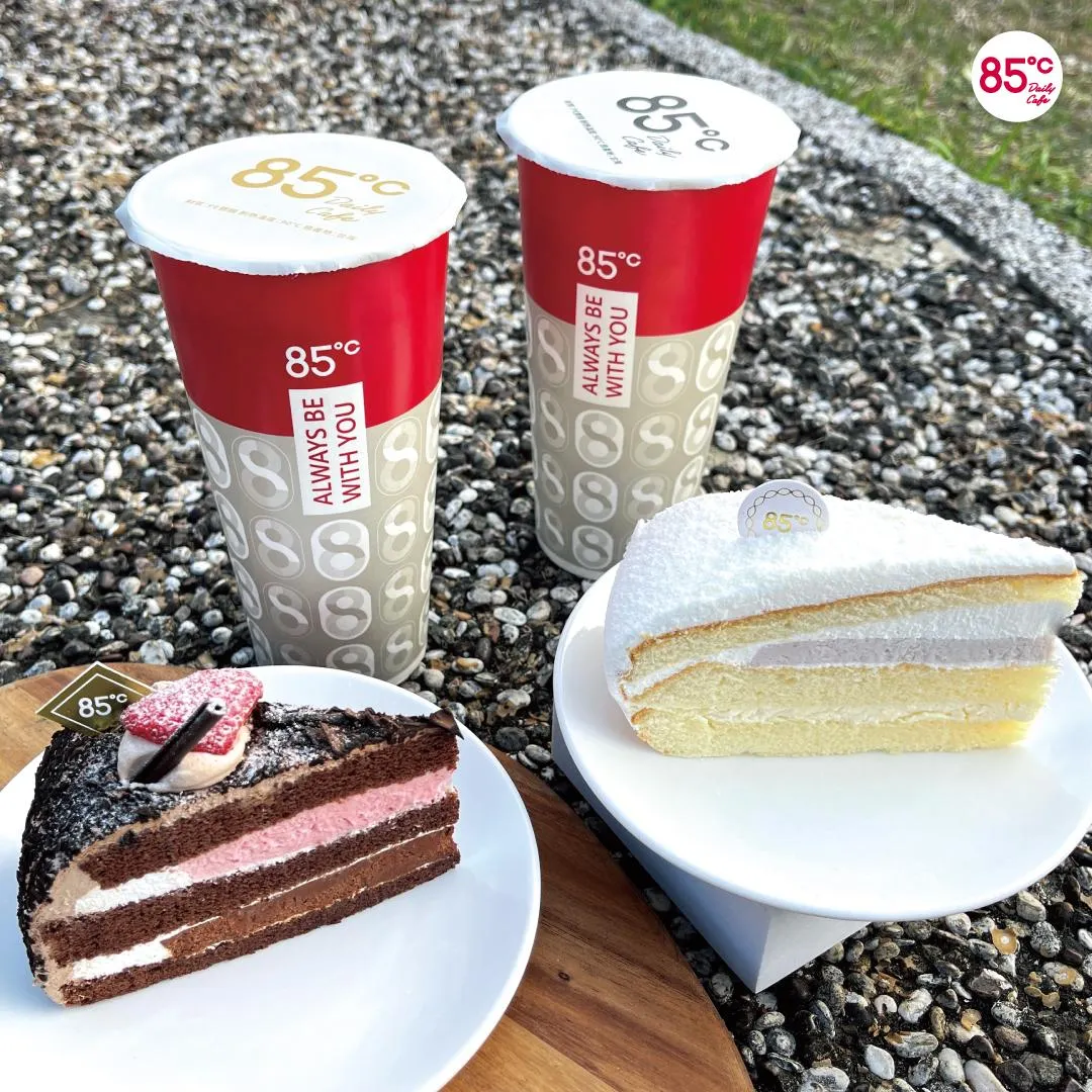85度C推出七夕下午茶蛋糕與咖啡組合。（圖／85度C提供）