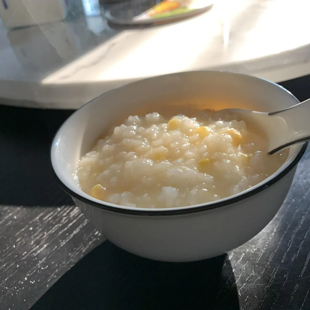 醫師詢問後發現,男子都吃清粥、白饅頭等口味清淡食物,但卻都是高醣食物,難怪血脂飆高。(示意圖/Pixabay)