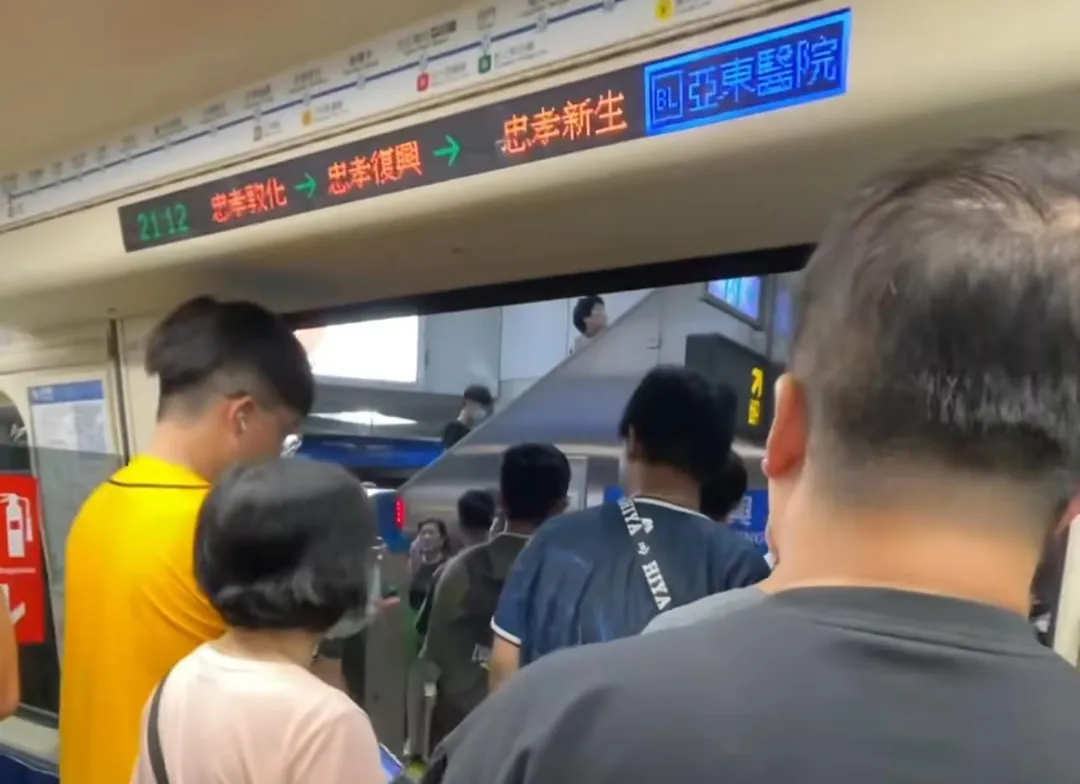 晚間發生6.0地震台北捷運慢速巡檢暫停後恢復通車。（圖／翻攝自Threads「ouji_creative」）