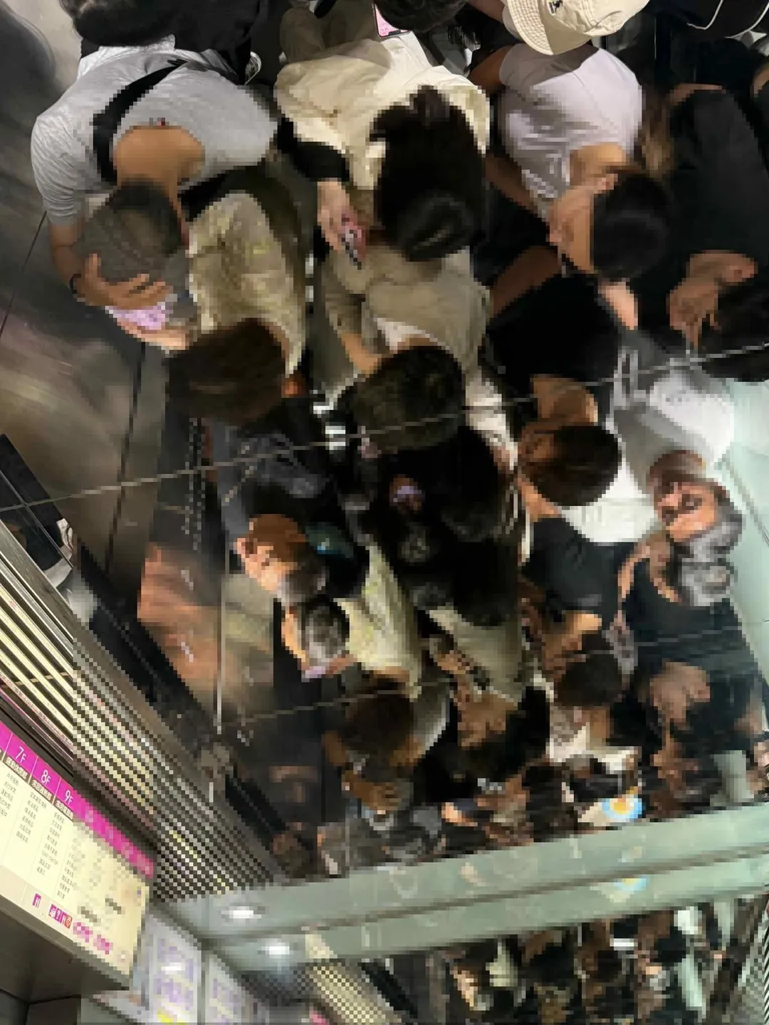 台中大遠百承認23日確實發生電梯故障事件。(圖/翻攝畫面)