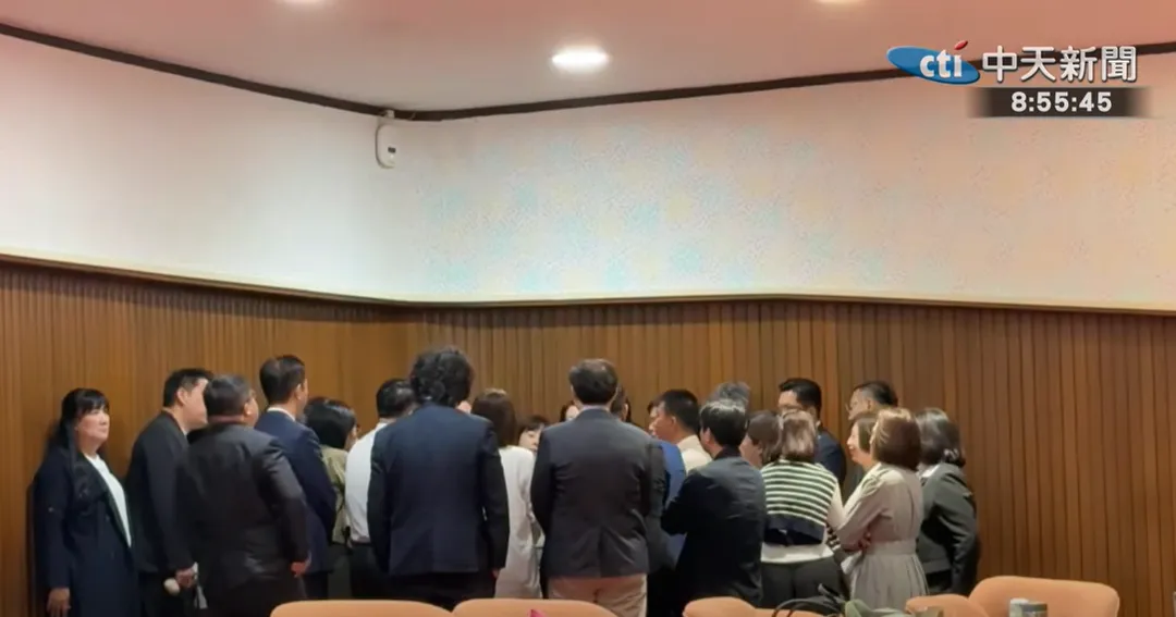 民進黨今天早上在議場開黨團大會。（圖/中天新聞）