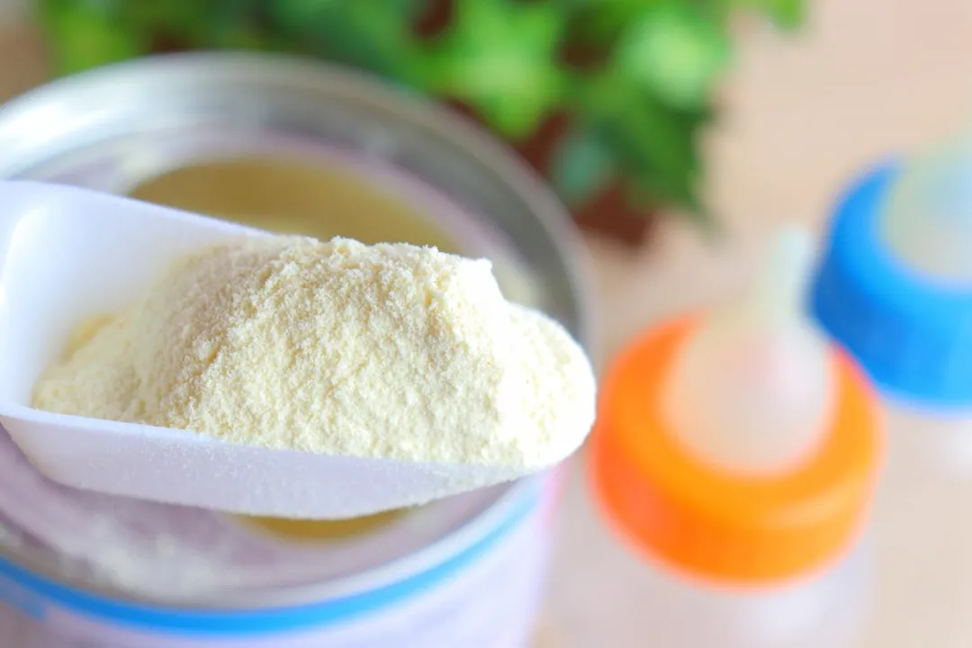 專家指出,乳鐵蛋白具有預防腸病毒感染的功效,但須定時定量補充才能發揮作用。(圖/Photo AC)