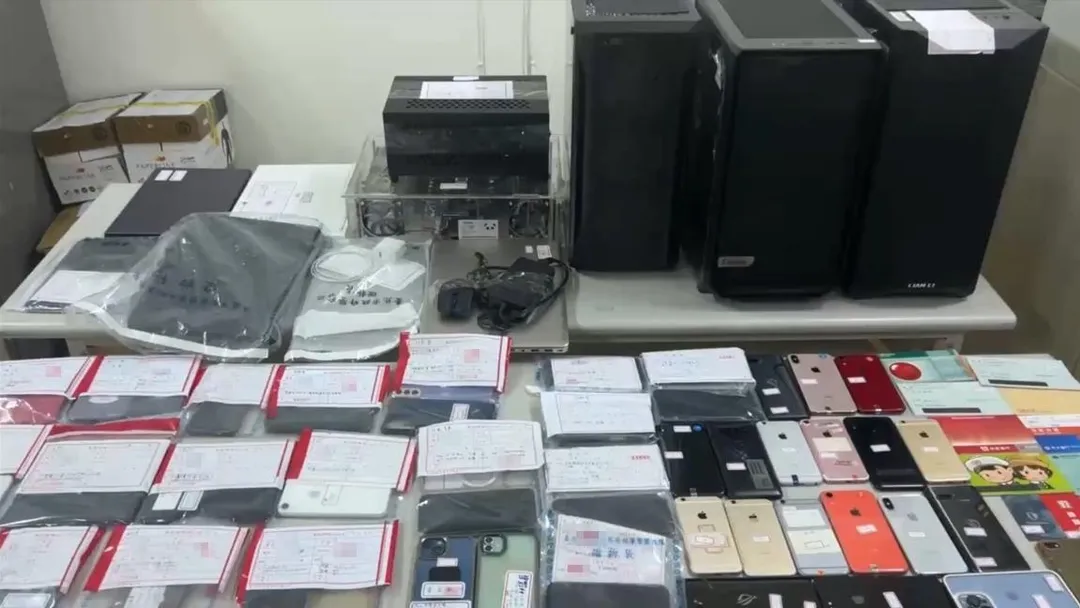 警方查扣大批犯罪工具與贓證物。（圖／翻攝畫面）