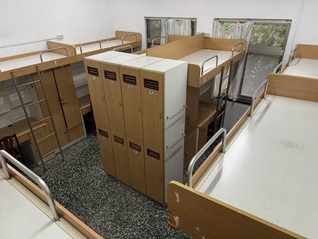 東吳大學生松勁樓8人寢室的照片。（圖／東吳大學官網，下同）