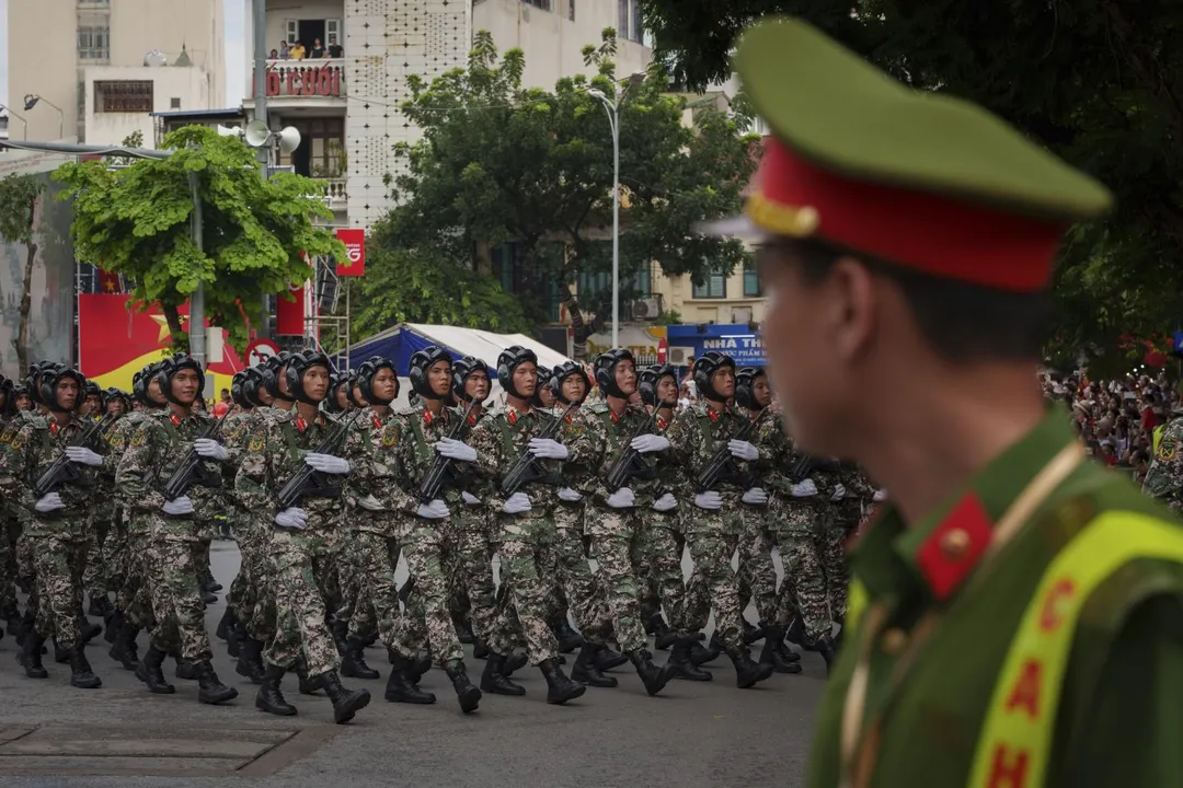 越南軍隊8月30日在首都河內彩排80週年國慶閱兵典禮。（圖／美聯社）