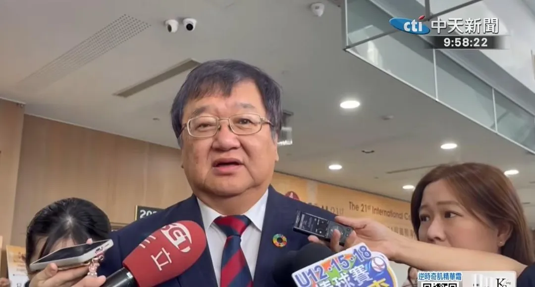 邱泰源任職衛福部長的最後一天受訪。（中天新聞）
