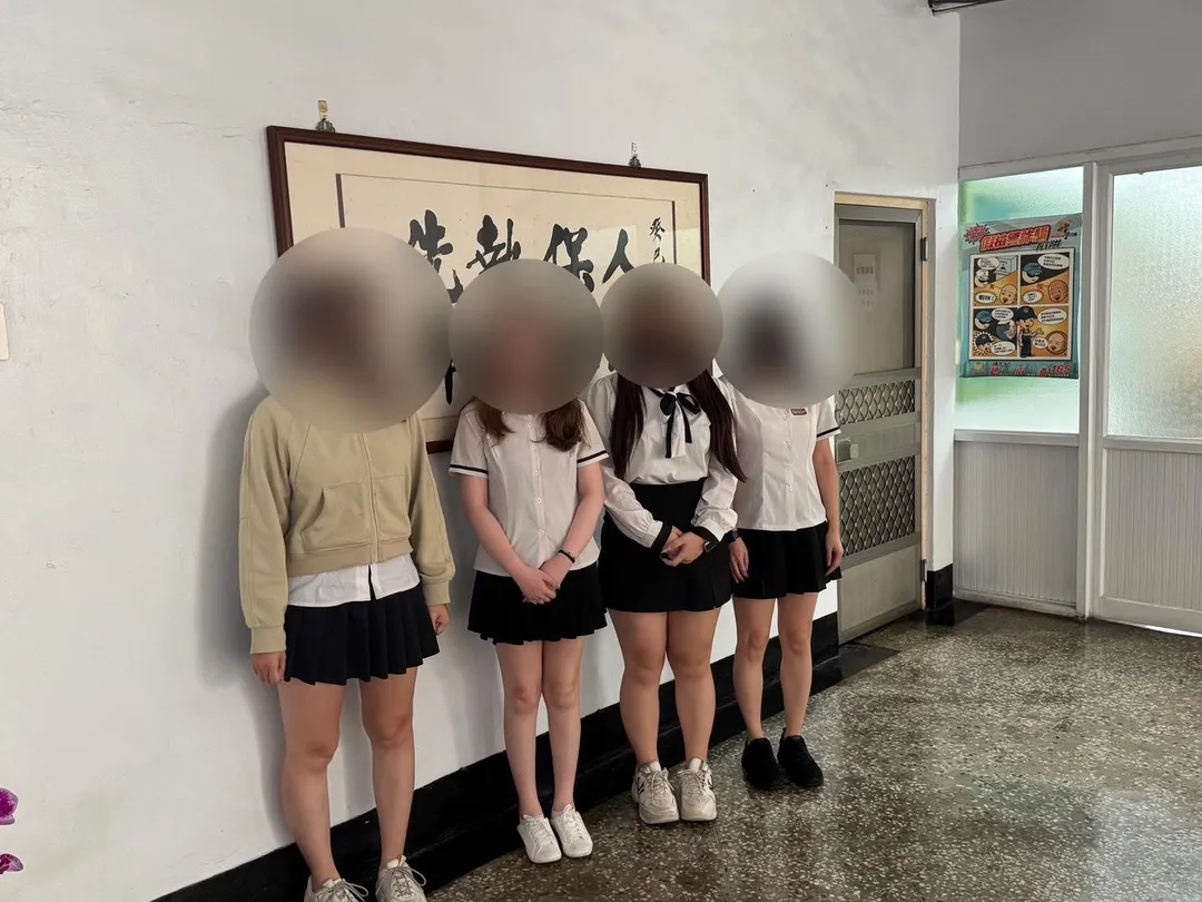 高雄警方破獲一起以桌遊店為掩護的職業賭場，當場逮捕19人，其中包含24歲的孫姓女負責人、李姓荷官及13名賭客。（圖／翻攝畫面）