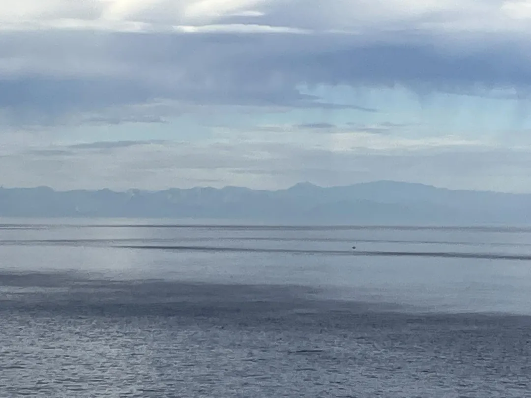 日本與那國島近日天氣好的時候，可以在島上目擊台灣的中央山脈。（圖／翻攝自X／「与那国町観光協会【公式】」，下同）