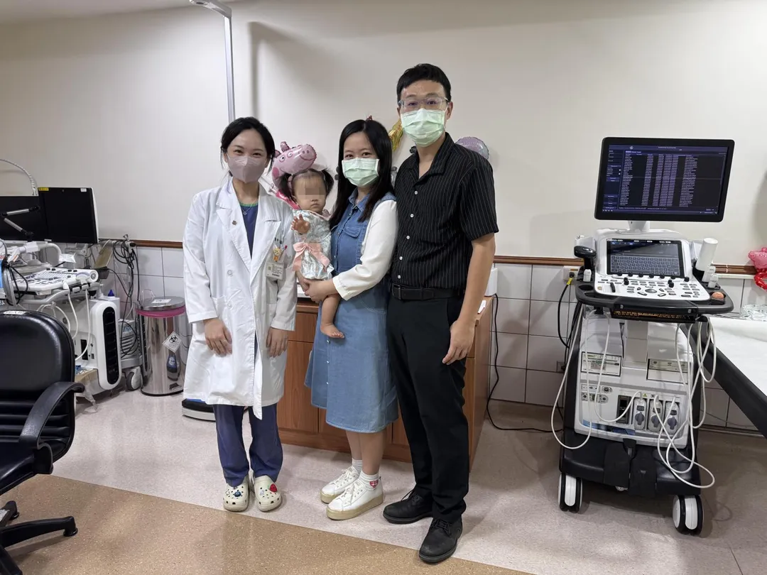 劉瑋莉醫師診治後進行經心導管開放性動脈導管關閉手術,術後陳小妹恢復良好,喝奶量明顯提升。(圖/大林慈濟醫院)