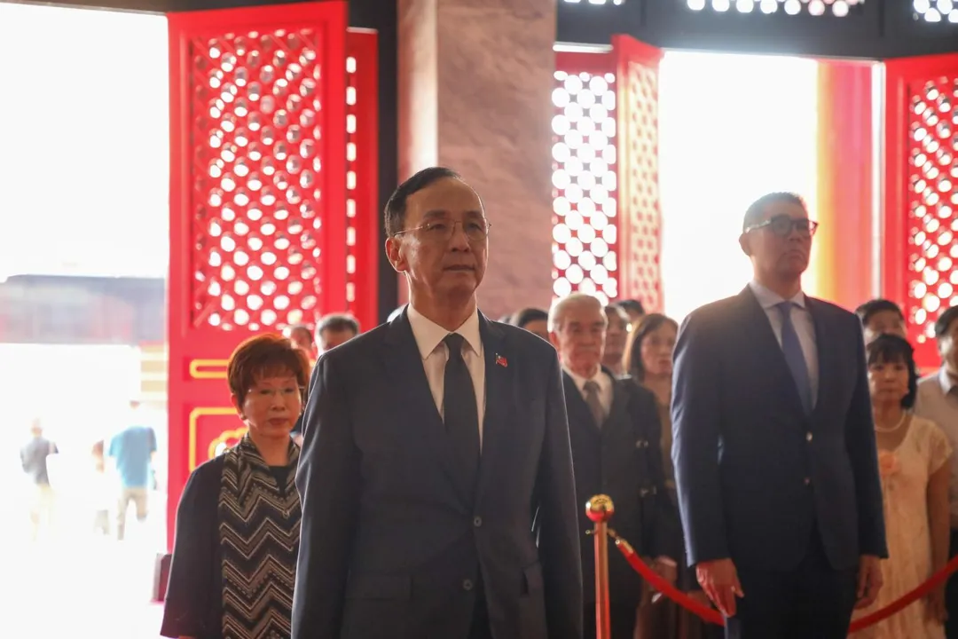 朱立倫今日上午率副主席及中央黨務主管赴國民革命忠烈祠致敬。（圖/國民黨提供）