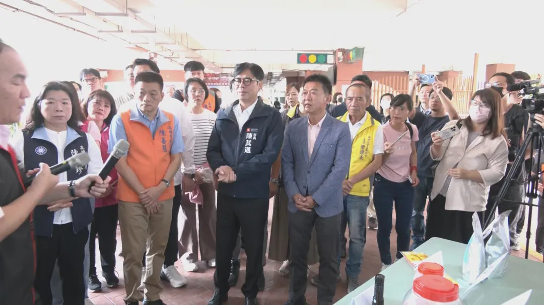 陳其邁視察右昌國小。（圖／中天新聞）