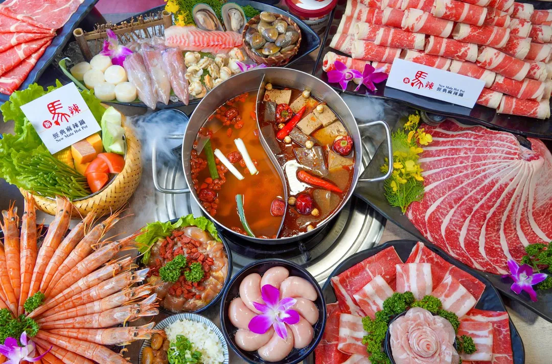 馬辣集團9/1-10/31，桌上任一貴賓證件對中「0,1,9」任二碼，豪華海陸「九孔鮑魚、烏魚子、XXL大蛤」免費升級吃到飽！（圖／馬辣集團提供）