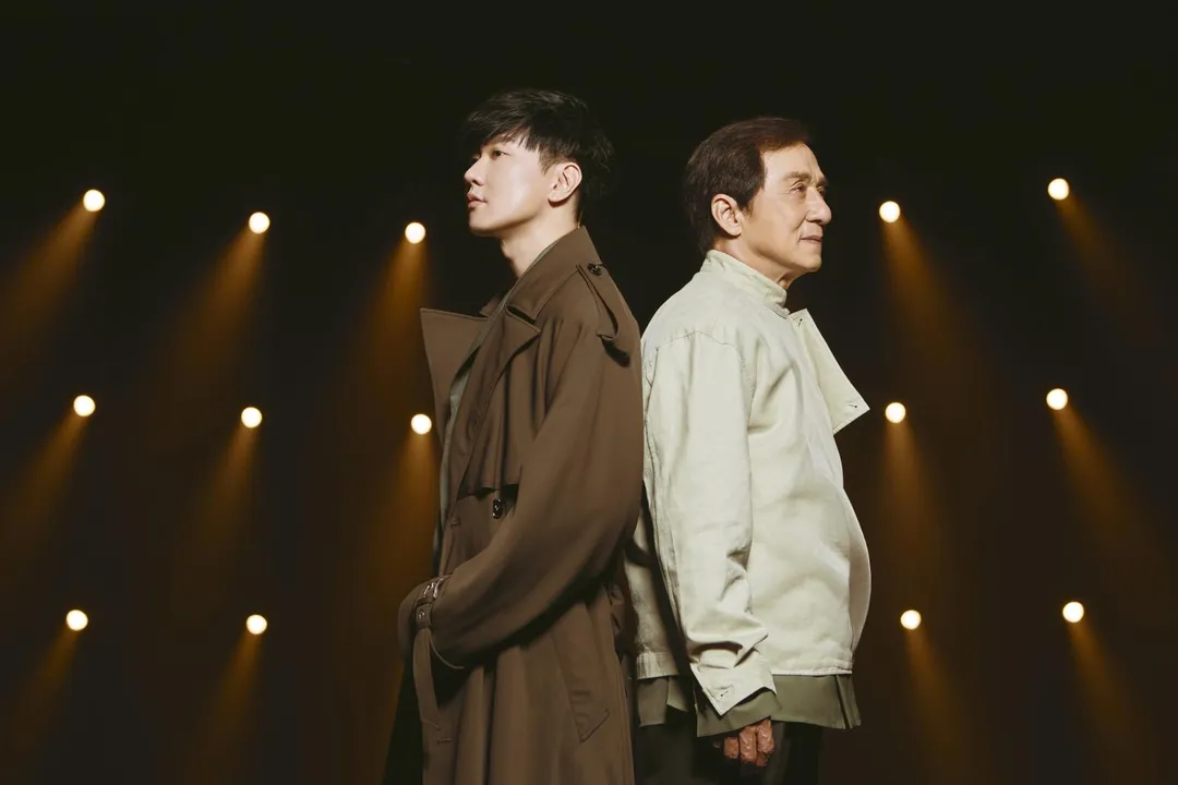 對於這次合作,成龍(右)坦言收到邀約時既開心又緊張。(圖/JFJ Productions提供)