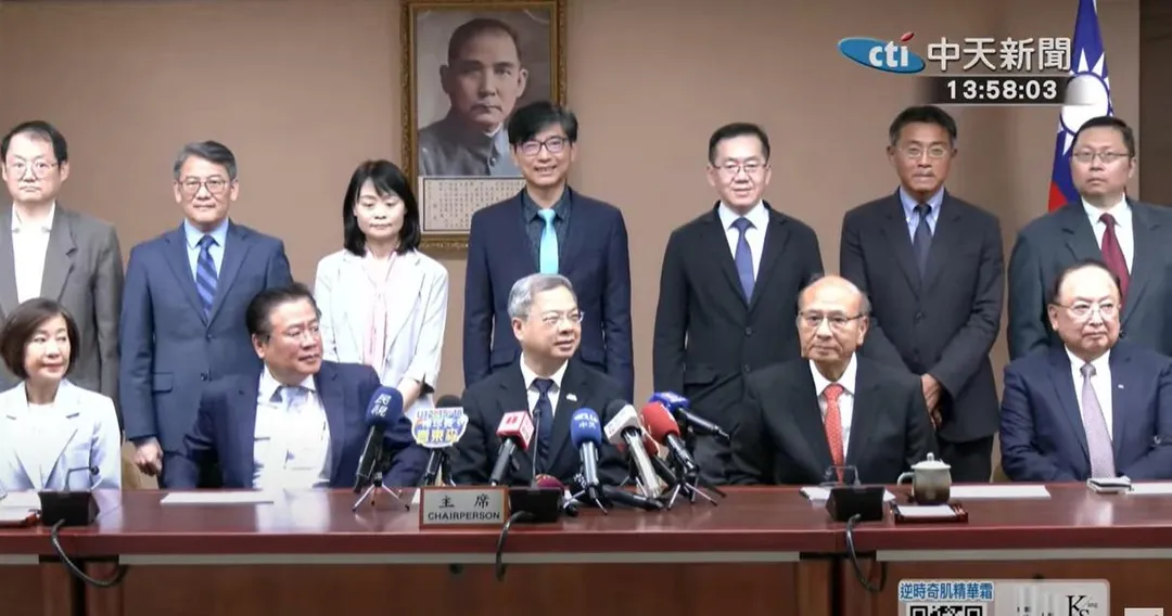 龔明鑫今日和產業公協會進行交流會議。(圖/中天新聞)