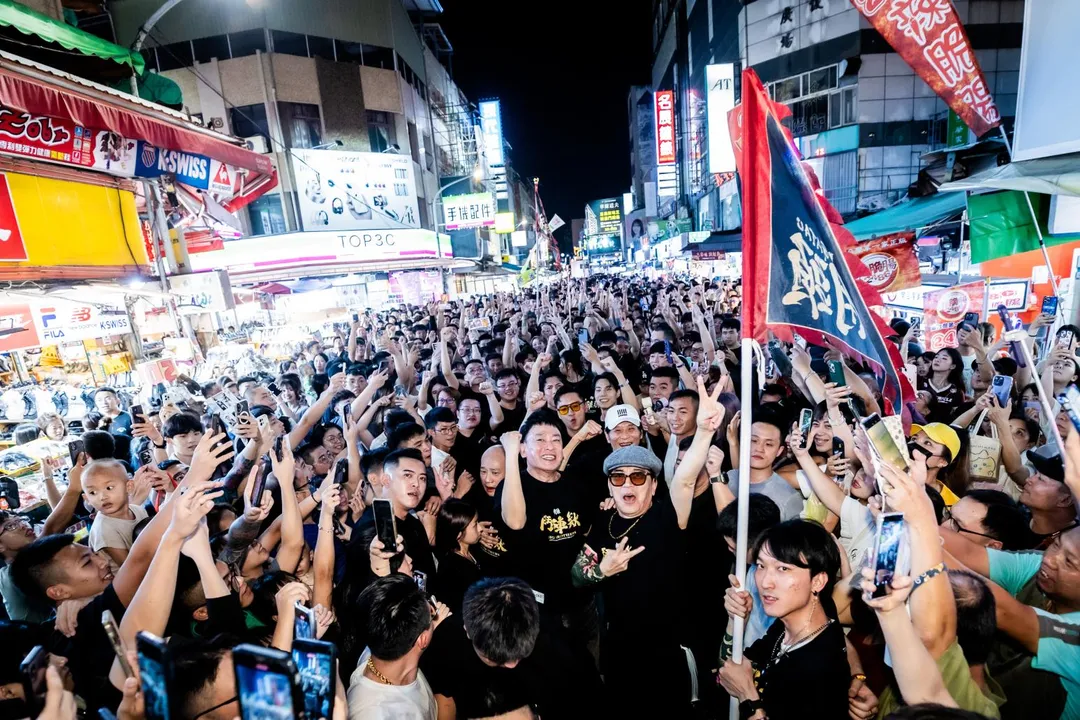 《角頭－鬥陣欸》票房亮眼，前進全台夜市掃街謝票。（圖／曼尼娛樂 提供）