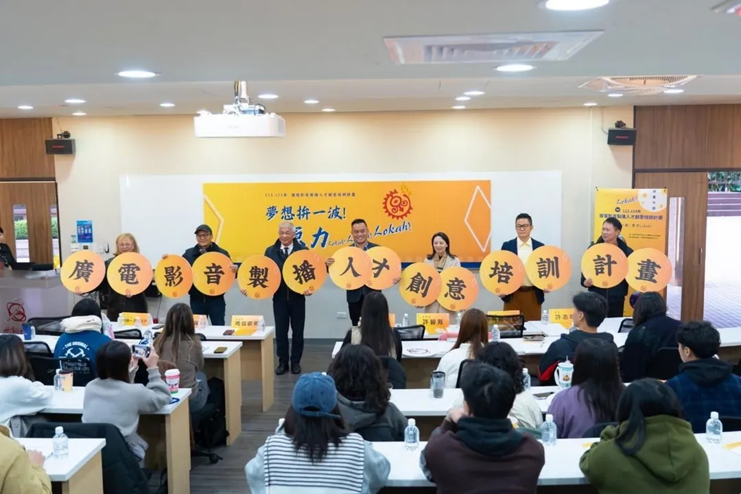 世新大學「廣電影音製播人才創意培訓計畫」獲台灣大專校院推廣教育協會頒發推廣教育傑出團隊獎。(圖/世新大學提供)