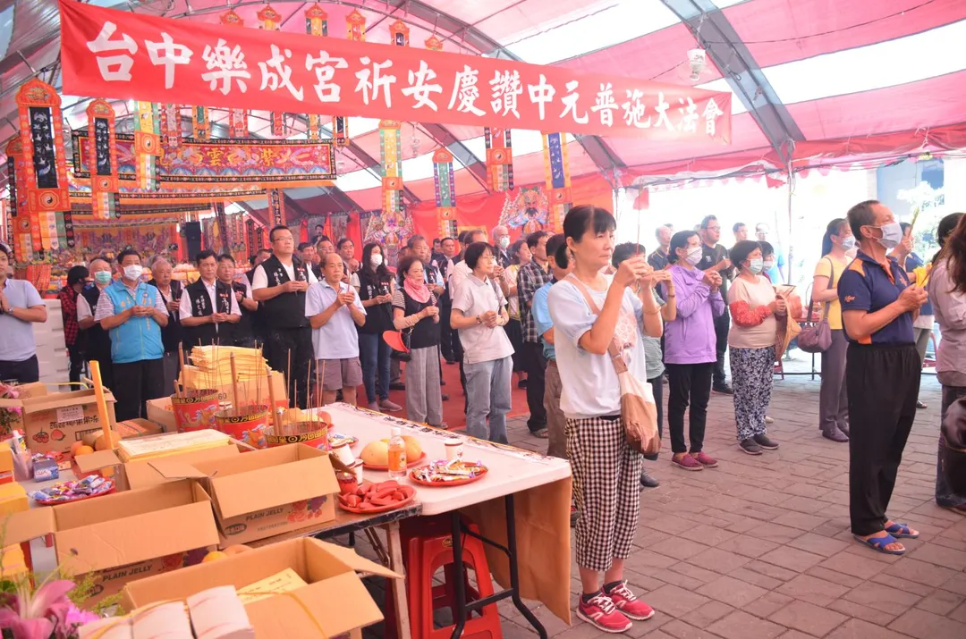 今年國曆9月6日迎來中元節，有11項禁忌需要注意。圖為民眾參加台中樂成宮普渡拜拜。（圖／楊登嵙提供）