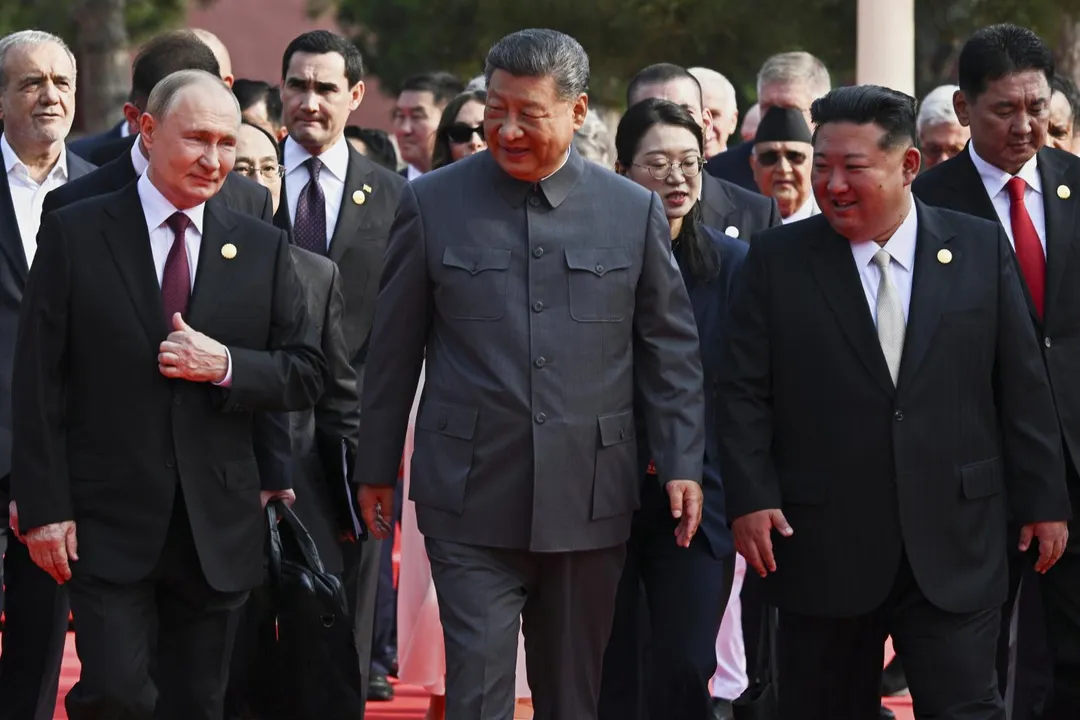 普丁、習近平和金正恩同框畫面。（圖／美聯社）