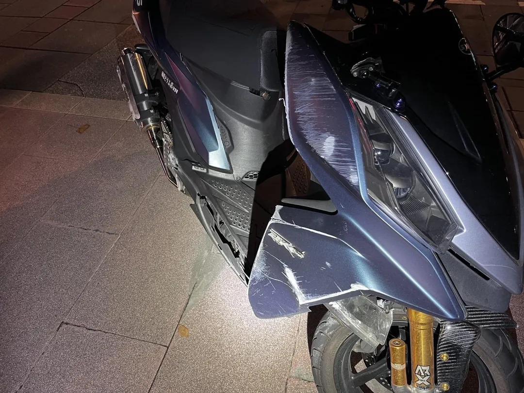肇事人騎乘機車毀損。（圖／翻攝畫面）