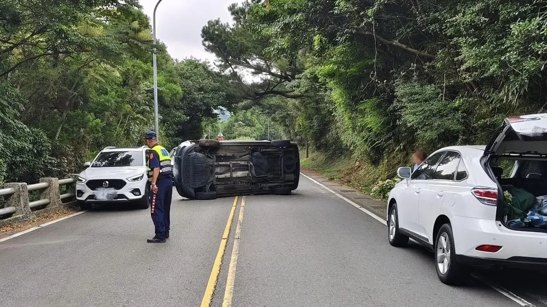 警方到場疏導車流。（圖／翻攝畫面）