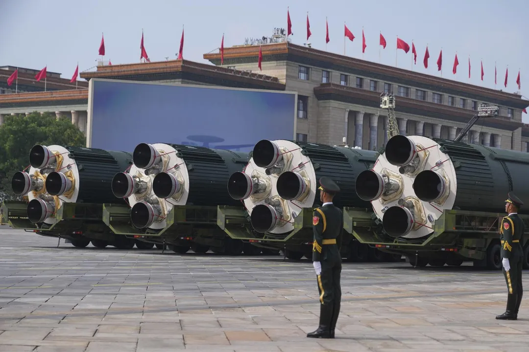 大陸2025年九三閱兵上展示的東風-5C核飛彈。（示意圖／美聯社）