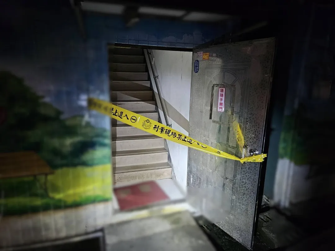 新莊獨居婦人疑因病身亡，房東聞惡臭報警，警方發現已死亡多日。（圖／翻攝畫面）