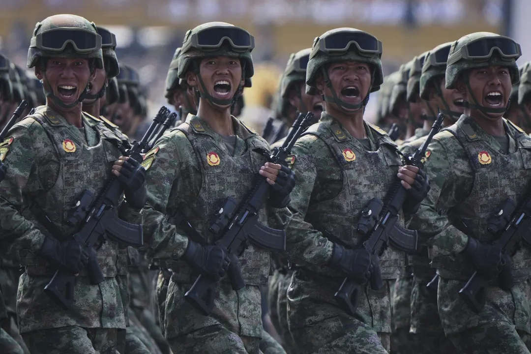 解放軍軍力近年日益增強。圖為大陸今年9月舉行九三閱兵。(圖/美聯社)