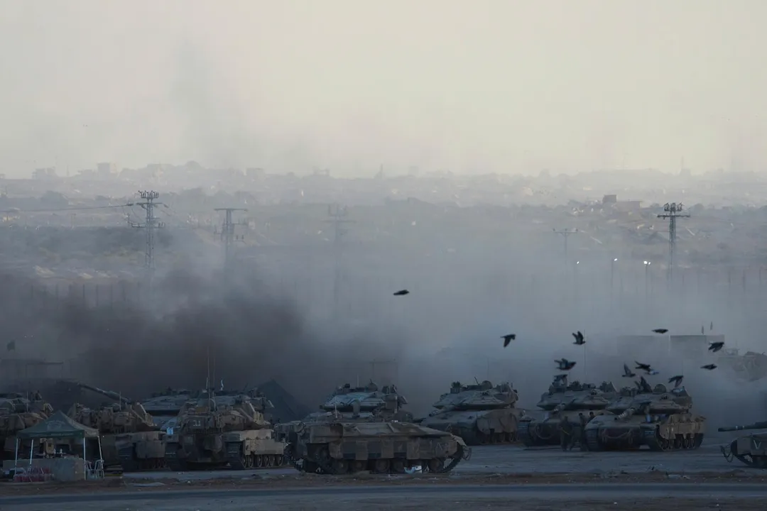 以色列軍隊持續對加薩走廊(Gaza Strip)最大城市加薩市(Gaza City)展開地面攻勢,企圖全面佔領當地。(圖/美聯社)