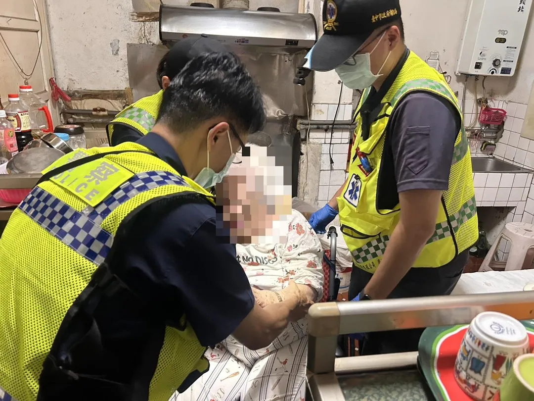 阿嬤向員警吐露，自己的4個孩子都離世了。（圖／警方提供）