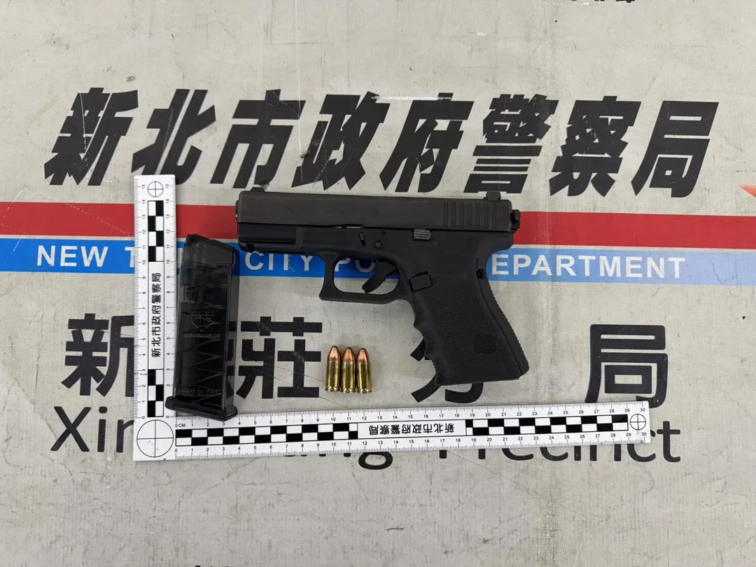 員警查扣作案用手槍1把、子彈3顆等證物。（圖／警方提供）