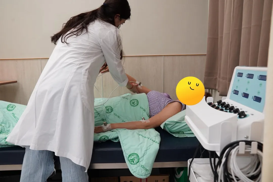 經陳貝強主任以經皮靜脈雷射治療,約六次療程後,患者已能獲得深層睡眠。(圖/中國醫藥大學新竹附設醫院)