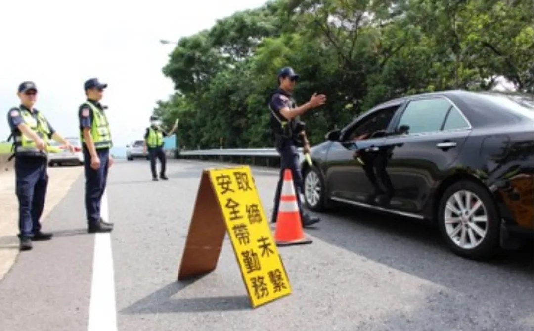 國道警方加強查緝未繫安全帶違規。（圖／翻攝畫面）