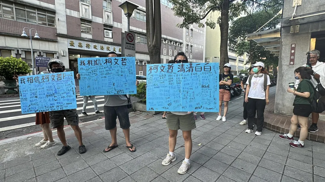 小草聲援。（圖／中天新聞）