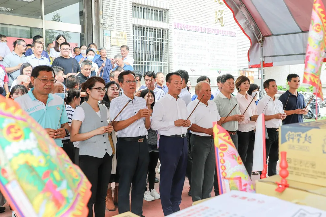 嘉義縣政府中元普渡祭拜「獸魂碑」。（圖／嘉義縣府提供）