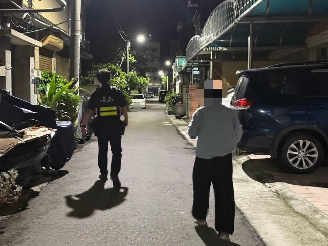 台中市一位80歲施姓長者日前因失智症導致時空觀念混亂，與妻子前往西區台灣大道二段看診時，突然離開診所獨自外出，從西區徒步走到龍井區。（圖/警方提供）
