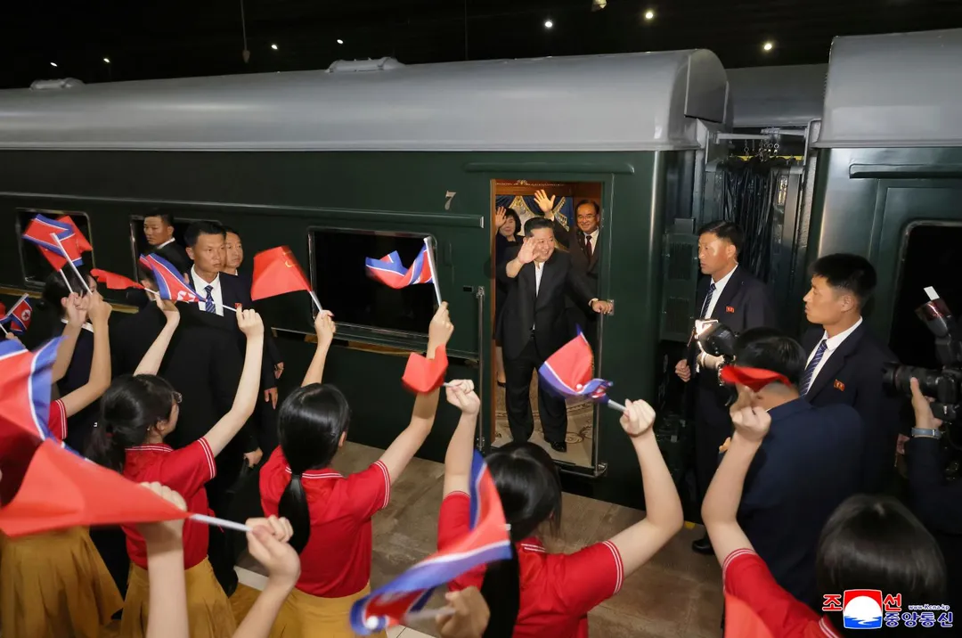 去年9月金正恩搭乘綠皮專用列車出訪北京參加大陸九三閱兵。(圖/美聯社)