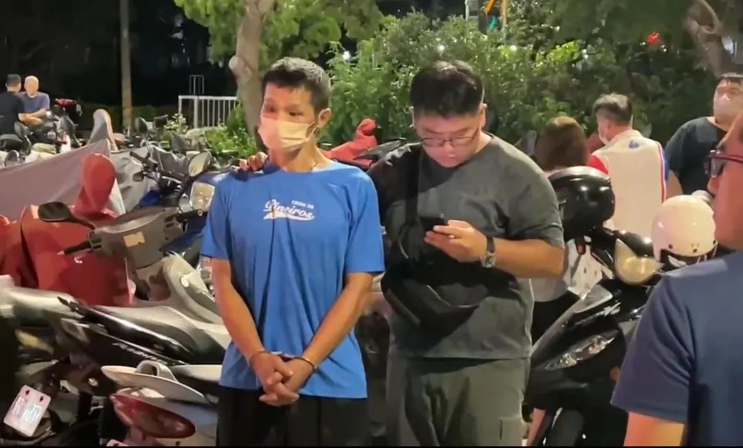 車上涉案男子遭警方逮捕。（圖／翻攝畫面）
