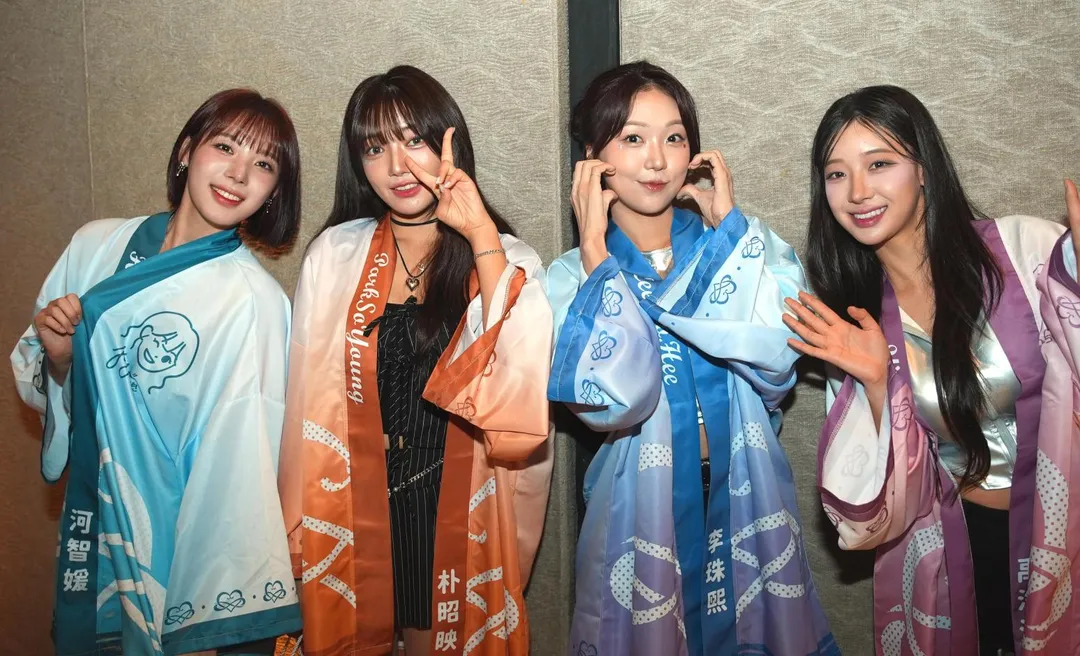 河智媛（左起）、朴昭映、李珠熙、禹洙漢與粉絲們相約下次公開活動再相見。（圖／樂曜日提供）