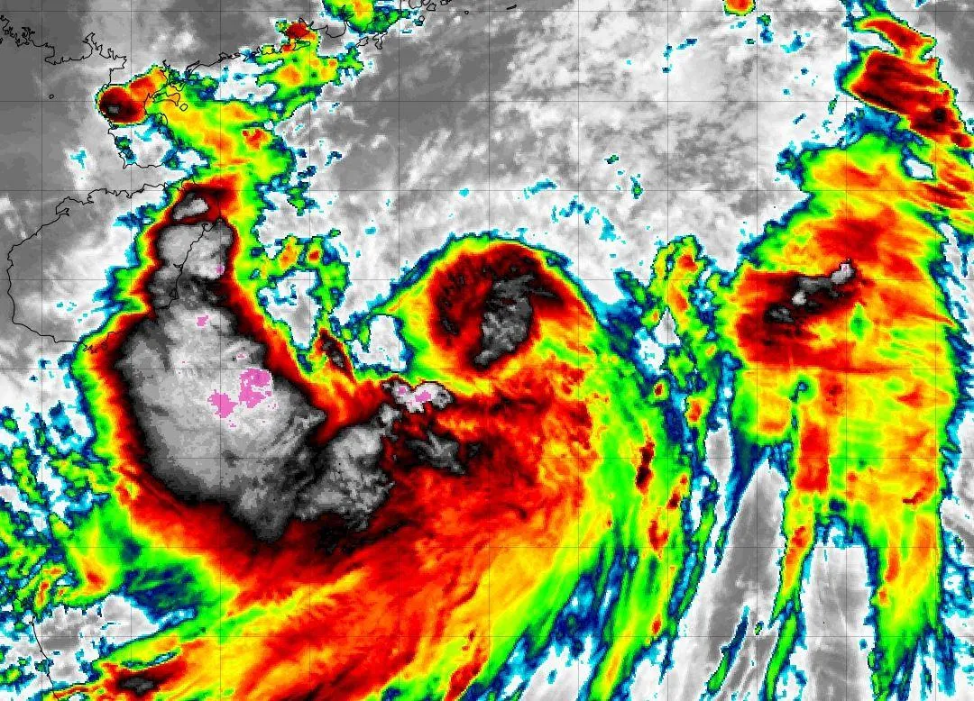 塔巴目前位於廣東南方外海，往西北方向移動。（圖／tropical tidbits）