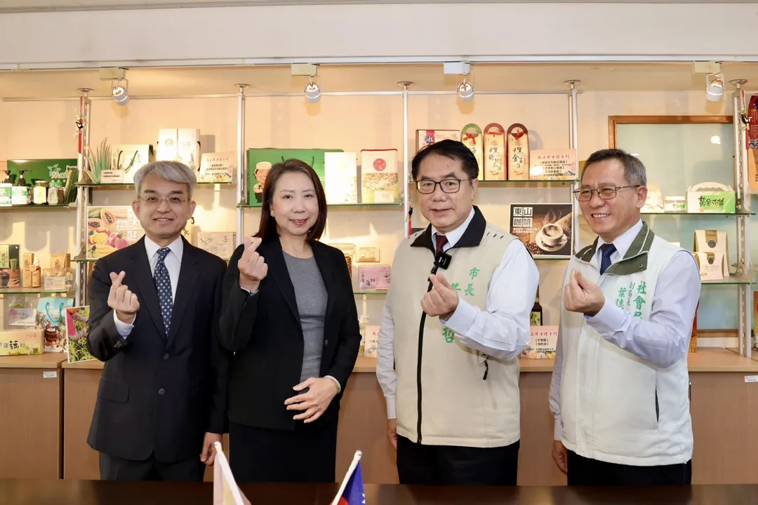 黃偉哲表示,中國信託長期關注社會公益、社會救助及福利,持續展現企業社會責任,值得敬佩。(台南市府提供)