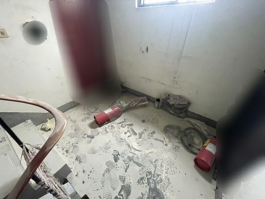 警方抵達後，仍可見鍾男氣焰囂張，立即將其壓制上銬逮捕。（圖／警方提供）