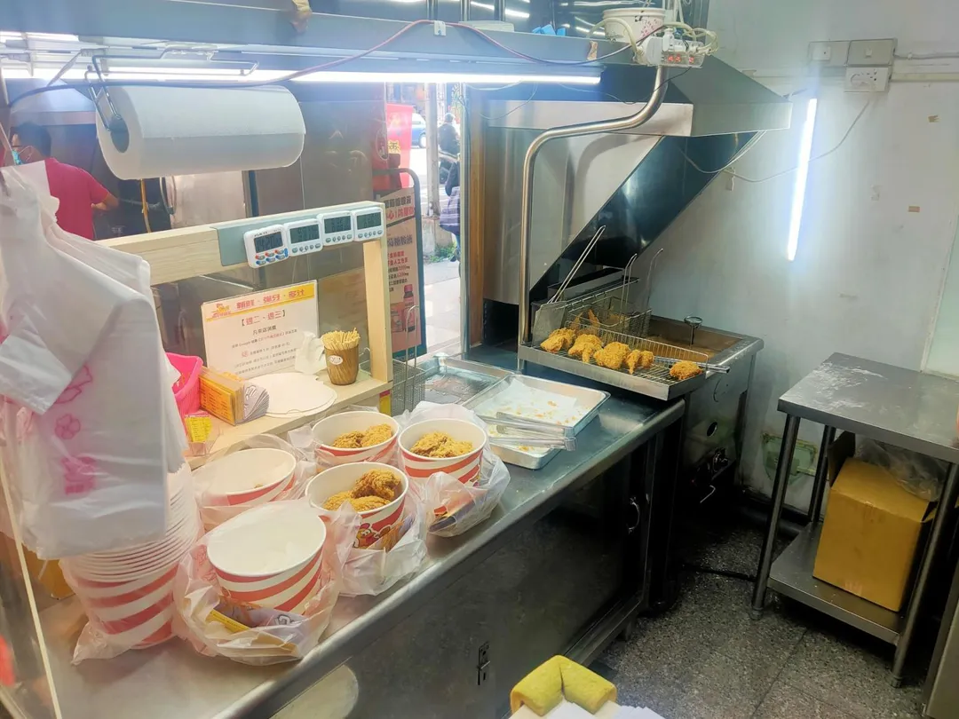 台中市政府衛生局食安處已接獲相關檢舉，將啟動行政稽查。（圖／翻攝FB／昌平炸雞王 台中昌平總店）