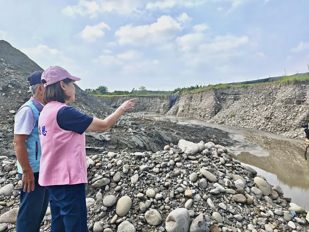 國民黨立委柯志恩7月起陸續接獲陳情,前往美濃大峽谷案關心。(圖/翻攝柯志恩臉書)