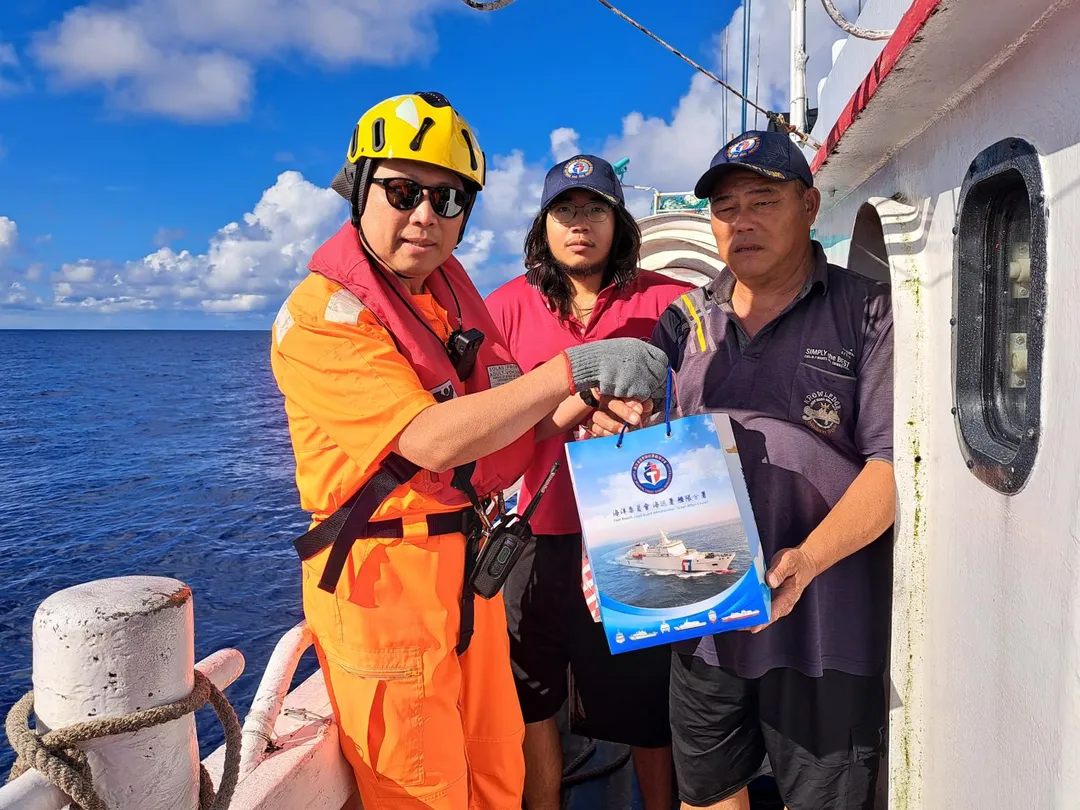 海巡署艦隊分署「巡護七號」今（8）日上午順利返抵高雄港，圓滿完成114年度第2次遠洋公海漁業巡護任務。（圖／海巡署提供）