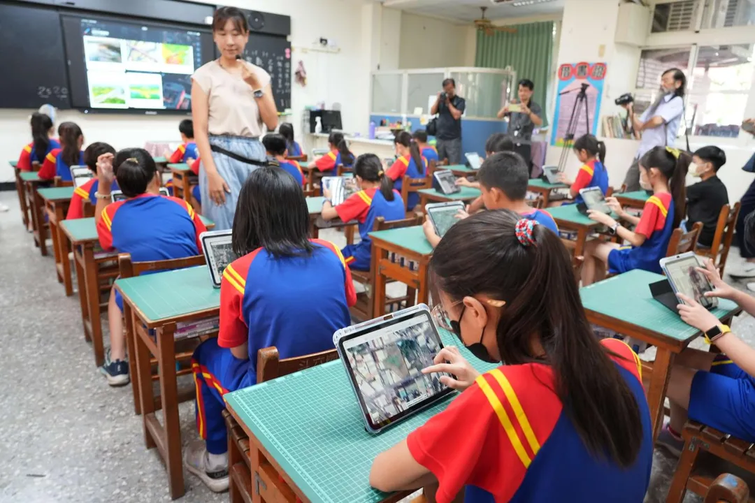 雲林國小學童使用平板情形。(圖/雲林縣政府)