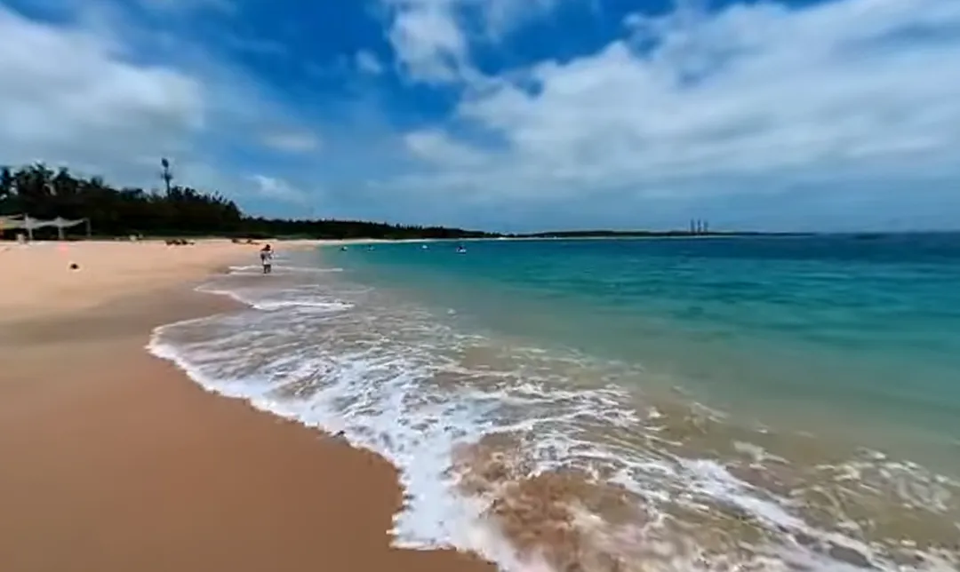 澎湖隘門沙灘風景優美，年年吸引大量遊客造訪。（圖／翻攝自澎湖國家風景區管理處官網）