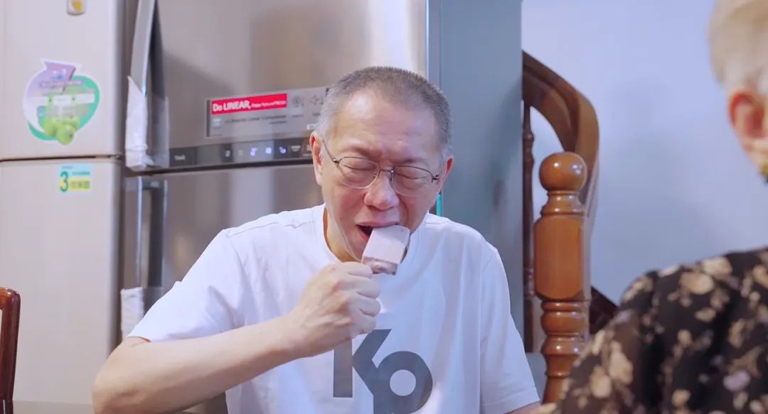柯文哲吃豬腳麵線。（圖／民眾黨提供）